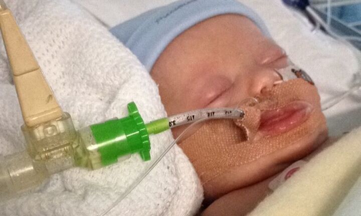 Nhờ cãi lời nhân viên y tế, bà mẹ cứu con khỏi cơn nguy kịch