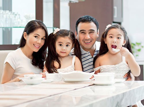 Khoa học khẳng định: Gia đình sẽ hạnh phúc hơn nếu sinh con gái