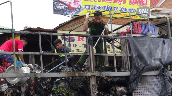 Xe hàng bị cháy trên đường Hồ Chí Minh: Tài xế cảm ơn người dân Buôn Hồ
