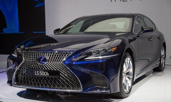 Ô tô hạng sang tại Việt Nam: Lexus gặp khó, Mercedes-Benz thăng hoa