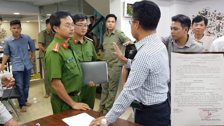 Đang nghỉ tại nhà, bất ngờ bị đưa đi giám định tâm thần