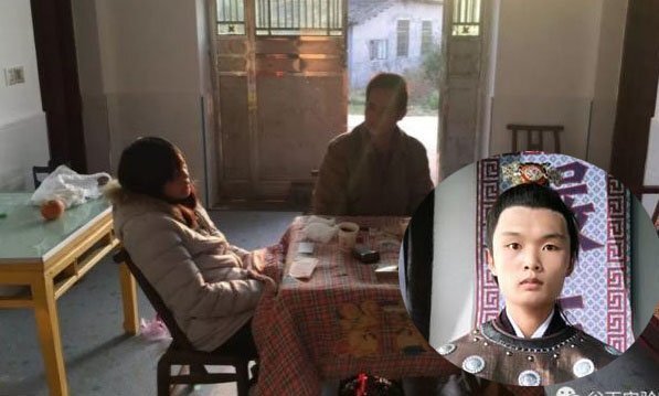 Diễn viên chết vì ngã từ tầng 62: Mẹ bị tâm thần sau khi mất con