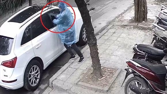 Clip: Siêu trộm phá kính ô tô Audi, lấy cắp túi xách