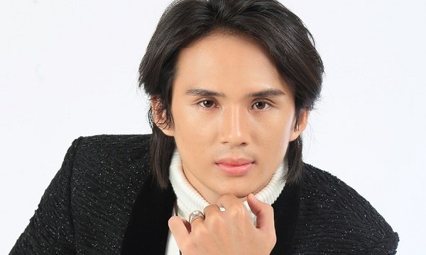 Hát lại ca khúc ‘Đắp mộ cuộc tình’, học trò Quang Lê được tác giả hết lời khen ngợi