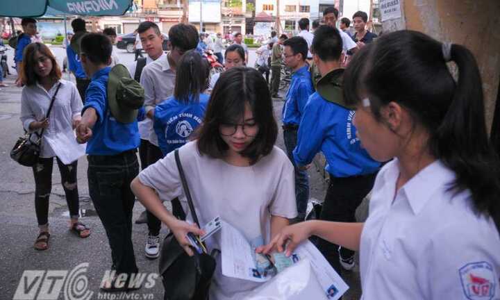 Đề thi học kỳ 1 lớp 12 môn Văn năm 2017 tại Hải Dương