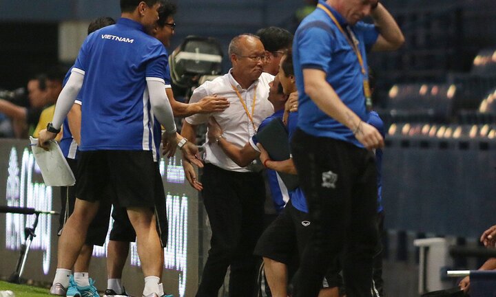 Thắng U23 Thái Lan, HLV Park Hang Seo nhảy cẫng vui sướng