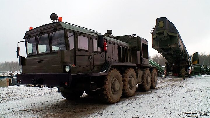 Video: Tên lửa liên lục địa RS-24 Yars được nạp vào ống phóng cố định thế nào?