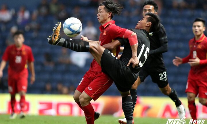 Đá 'búng tai' mà thắng Thái Lan cũng sướng!