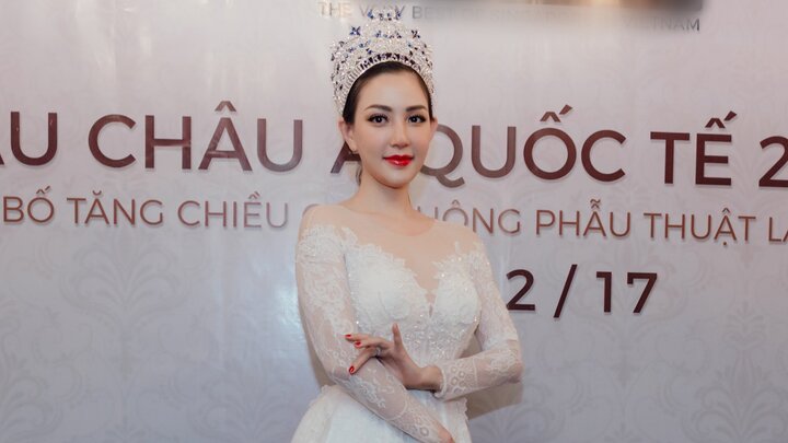 Hoa hậu Vũ Lâm: 'Tôi sẽ kéo dài chân cho tới khi cao 1m78 mới thôi'