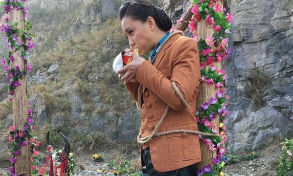 Bữa ăn tạm bợ trên phim trường của sao hạng A Trung Quốc