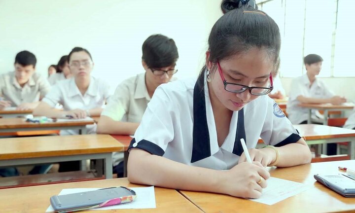 Đề thi thử môn Toán THPT Quốc gia 2018 tại chuyên Lương Văn Tụy