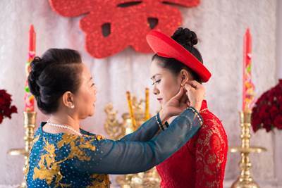 Đủ chiêu át vía mẹ và chồng trong ngày cưới vô cùng hài hước