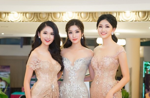 Dàn mỹ nhân khoe vai trần, đọ vẻ sexy không thể rời mắt