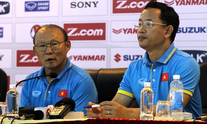 Trợ lý Hàn Quốc kém hiệu quả, HLV Park Hang Seo mời lại 'cánh tay phải' người Việt