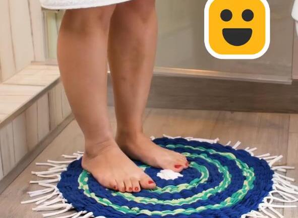 Biến áo phông cũ thành thảm chùi chân siêu đẹp cực bắt mắt