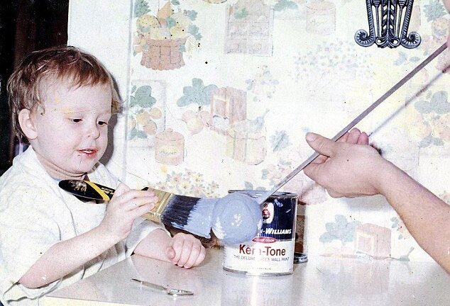 Sự thật về người đàn ông dành hàng chục năm chỉ để sơn một quả bóng chày