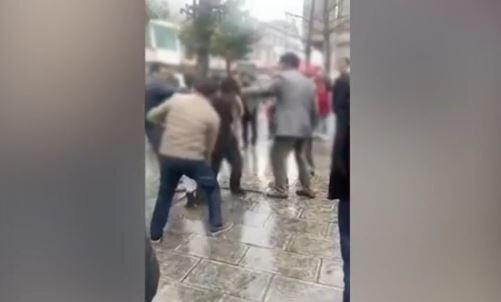 Video: Vượt hơn 1.000 km để ngoại tình, người đàn ông bị chồng nhân tình đánh giữa phố