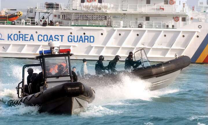 Tuần duyên Hàn Quốc nổ 180 phát súng đuổi tàu cá Trung Quốc đánh bắt trái phép