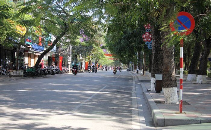 Ảnh: Đường phố Hải Phòng thông thoáng ngày đầu thực thi lệnh cấm đỗ ô tô