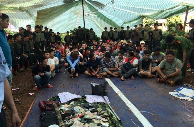 Đột kích phá ổ cờ bạc hoạt động tinh vi lúc rạng sáng ở Đắk Lắk