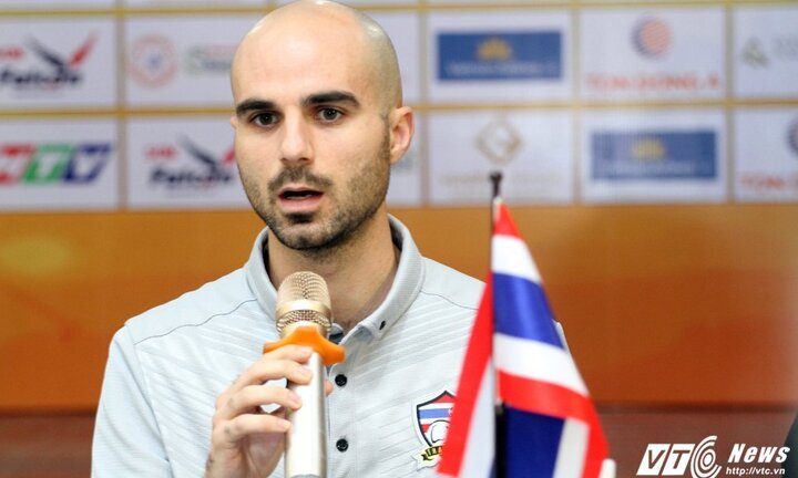 Bị hỏi 'sốc' sau trận hòa U19 Việt Nam, HLV U21 Thái Lan điềm tĩnh trả lời