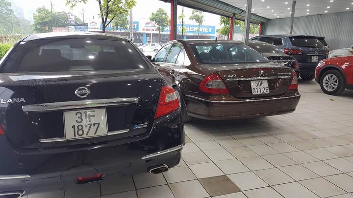 Ô tô nhập khẩu tăng mạnh dịp cuối năm