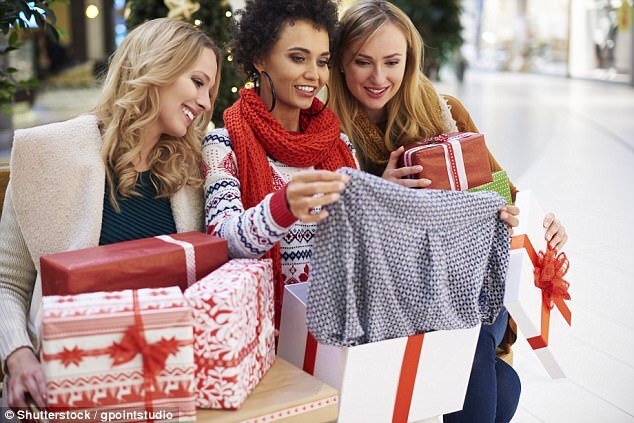 Chuyên gia chỉ 3 cách giúp chị em thoát khỏi 'bẫy mua sắm' dịp Noel và Tết