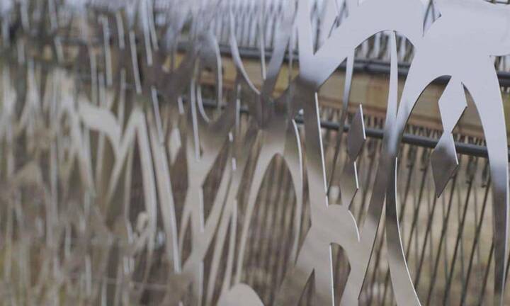 Ý nghĩa của những kí tự bí ẩn trên hàng rào gần biên giới liên Triều