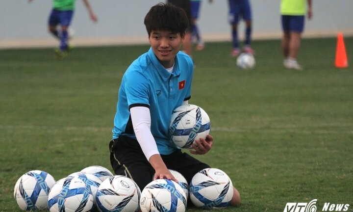 Vừa gọi bổ sung, HLV Park Hang Seo lại gạch tên Phí Minh Long