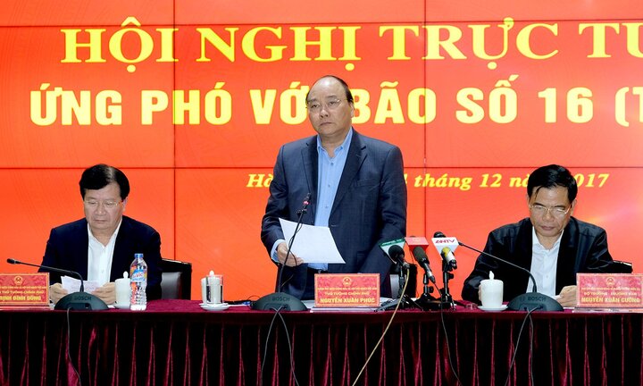 Thủ tướng yêu cầu toàn lực ứng phó bão số 16 cấp thảm họa sắp đổ bộ