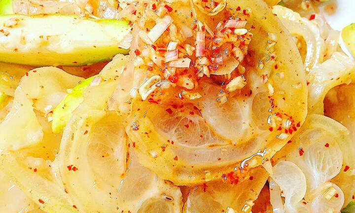 Học lỏm công thức làm gân bò dầm cóc 'ăn là nghiện' của cô nàng 9x