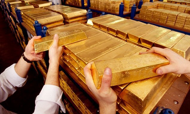 Giá vàng hôm nay 25/12: Bitcoin giảm mạnh, giá vàng tăng cao