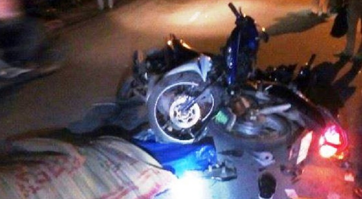 Hai xe máy tông nhau, 1 người chết trong đêm Noel