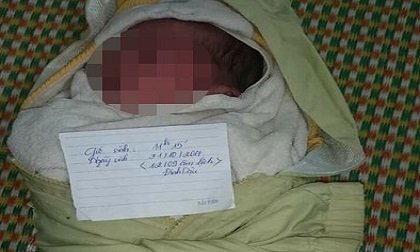 Bé gái 5 ngày tuổi bị bỏ rơi trước cổng chùa tại Quảng Ninh