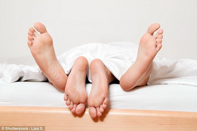 Sắp có gel tránh thai đầu tiên cho đàn ông bằng cách... bôi vào tay