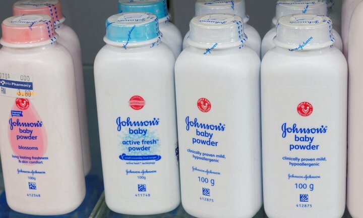 Tòa án Mỹ bác cáo buộc phấn rôm Johnson & Johnson gây ung thư