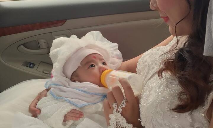 Con gái 1 tháng tuổi làm 'phù dâu' cho mẹ trong ngày cưới