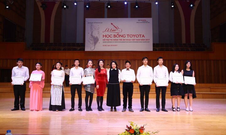 Toyota trao học bổng hỗ trợ tài năng trẻ âm nhạc Việt Nam 2017