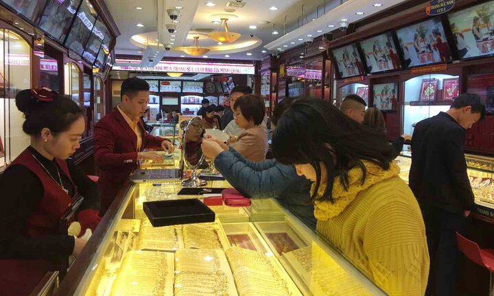Giá vàng hôm nay 27/12: Tăng mạnh sau kỳ nghỉ Giáng sinh