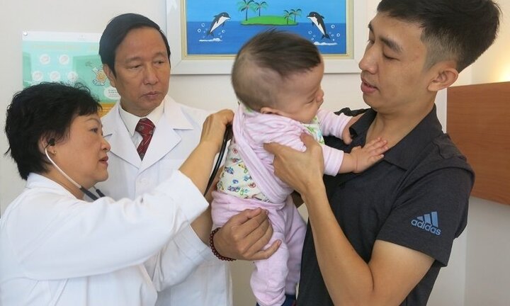 Ghép tế bào gốc cứu sống ngoạn mục bé trai sinh non bị xơ phổi