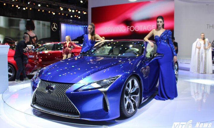 Lexus LS500h công bố mức giá 7,6 tỷ đồng tại Việt Nam