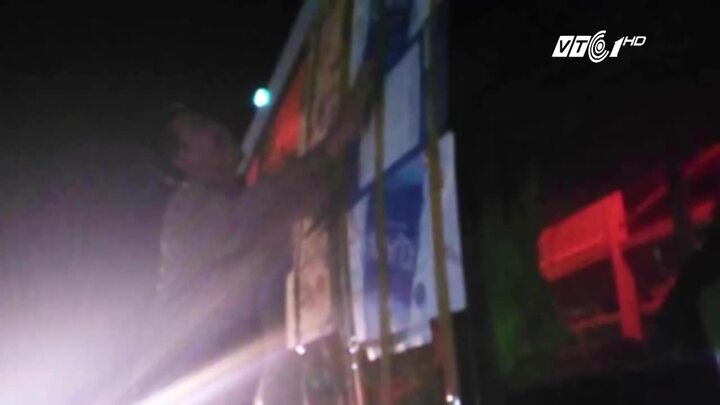 Hàng loạt xe bị ném đá khi đi qua đường tránh BOT Cai Lậy