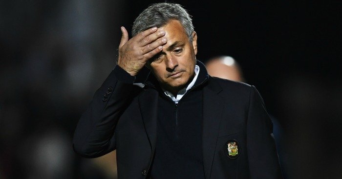 Mourinho gặp khó: Trụ cột MU nhận án treo giò 3 trận