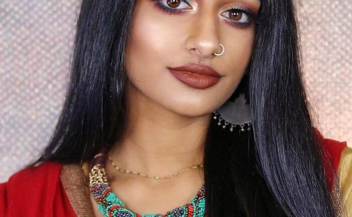 Cô gái nổi tiếng vì tài trang điểm biến mình thành 'Công chúa Disney'