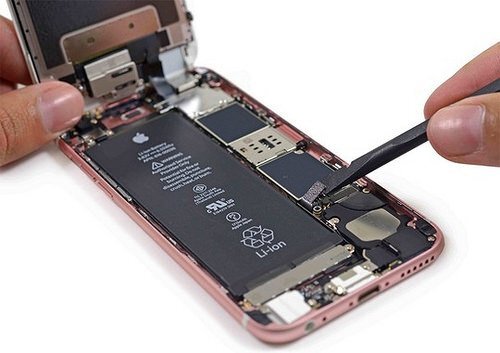 Người dùng iPhone tại Việt Nam sẽ được thay pin chính hãng ở đâu?