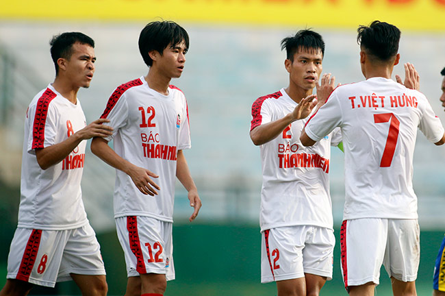 Vừa trở lại Việt Nam, HLV HAGL quyết ngay tương lai 'tài năng triển vọng thế giới’ nhà bầu Đức