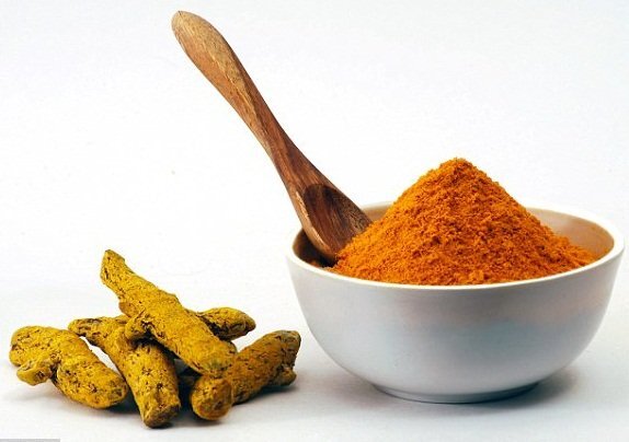 Bệnh nhân đầu tiên chống chọi thành công bệnh ung thư máu bằng bột nghệ