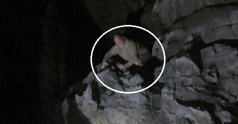 Giải cứu du khách người Anh trượt vào khe núi trong đêm ở đảo Cát Bà