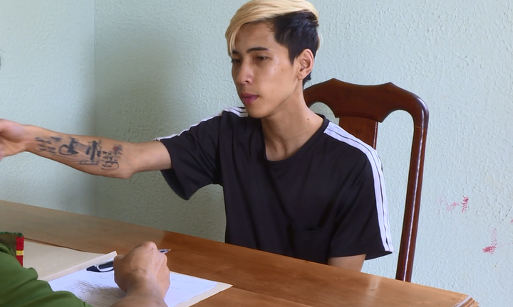 Video: Lời khai nam thanh niên xăm trổ đâm chết bạn nhậu tại quán ốc