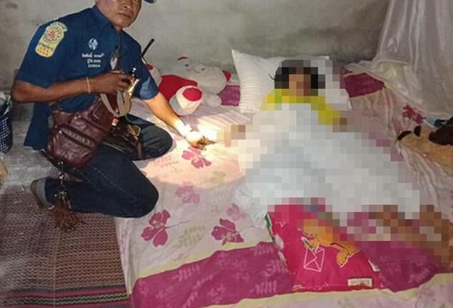 Đang ngủ, bé gái bị rắn hổ mang chui vào giường cắn chết